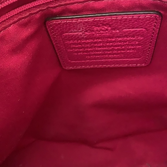 - Coach Signature Hobo Bag - Picture 8 of 11